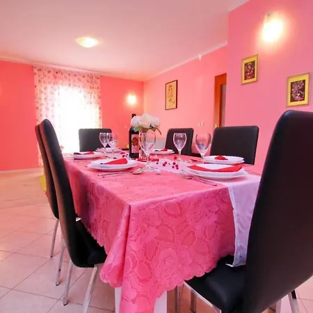 Holiday Mihael - Two Bedroom Holiday With Balcony And Partial Sea View Daire