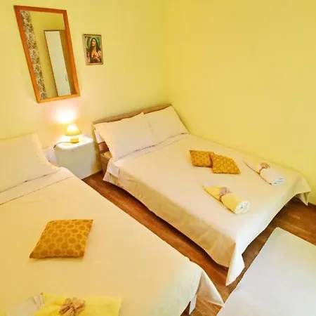 Holiday Mihael - Two Bedroom Holiday With Balcony And Partial Sea View Daire