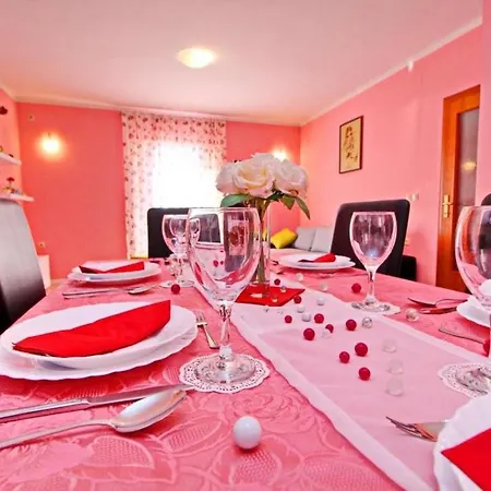 Daire Holiday Mihael - Two Bedroom Holiday With Balcony And Partial Sea View