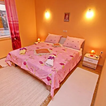Holiday Mihael - Two Bedroom Holiday With Balcony And Partial Sea View *