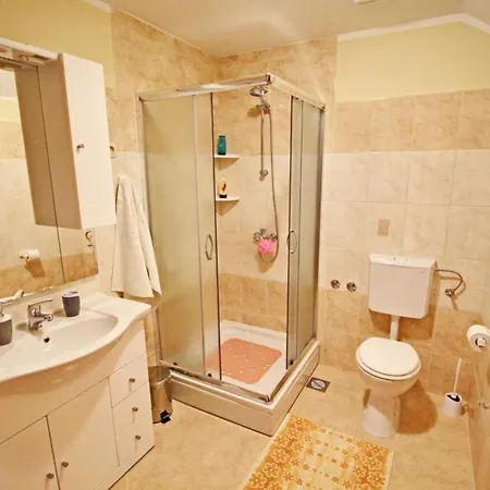 Holiday Mihael - Two Bedroom Holiday With Balcony And Partial Sea View Vela Luka