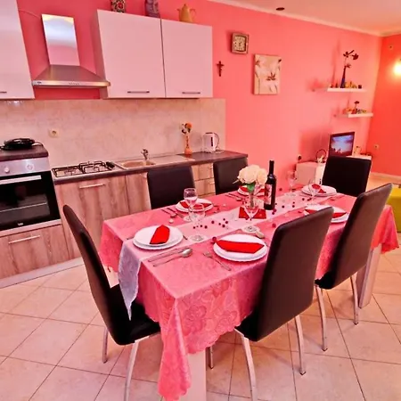 Daire Holiday Mihael - Two Bedroom Holiday With Balcony And Partial Sea View Vela Luka
