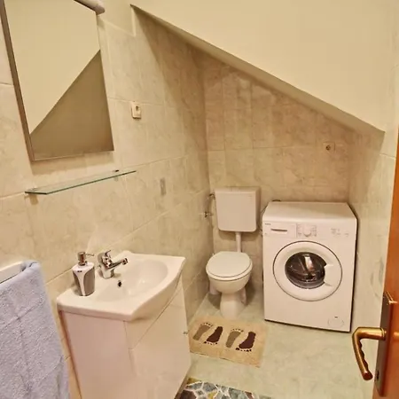 Holiday Mihael - Two Bedroom Holiday With Balcony And Partial Sea View *